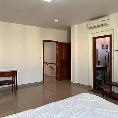 D32 Homestay Near Airport Behind Brown Coffee Airport Phnom Penh Exterior foto